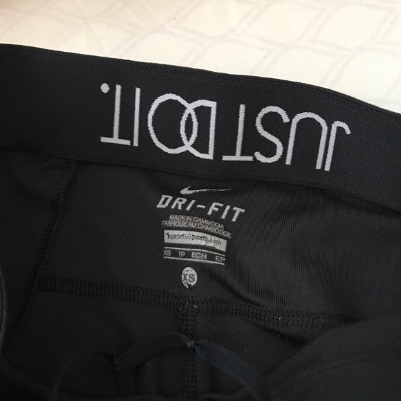 nike crop leggings - Picture 4 of 6